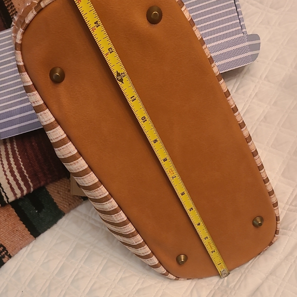 Lee Tan and Brown Canvas Tote Bag - Picture 5 of 8